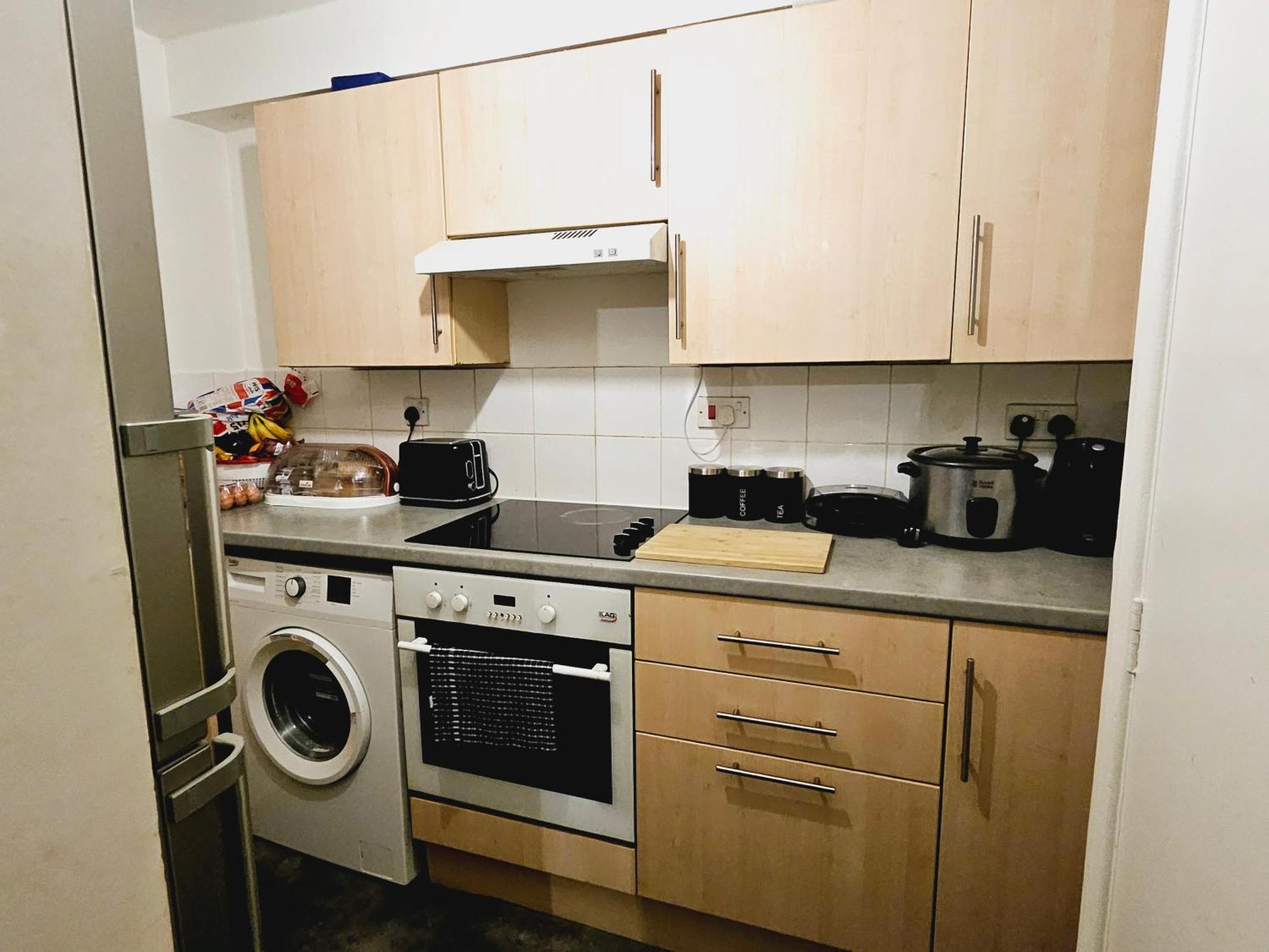 Lovely Fully Furnished One Bed Flat To Let Енфілд Екстер'єр фото